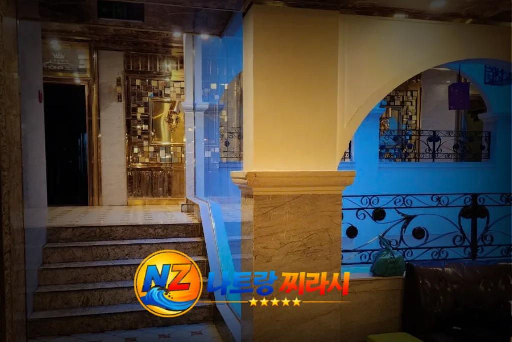 나트랑 크라운 가라오케 복도 분위기